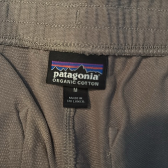 Women's Patagonia khaki joggers - Picture 2 of 4